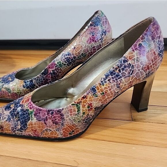 ￼ Women’s Made In Spain Shoes By Proxy/size 8 medium/Pump Style Floral - Picture 2 of 9